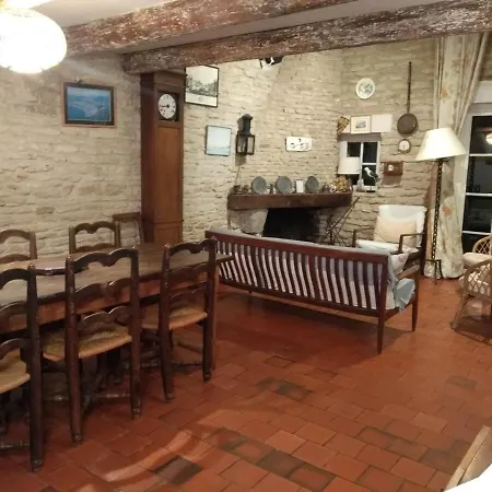 Maison Au Centre Du Village